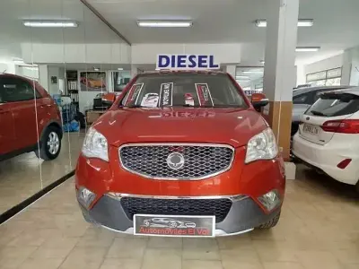 Usado SsangYong Korando Premium Plus 175 CV (128 kW) 2011 Naranja SUV