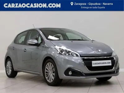 Usado Peugeot 208 Signature Sky 83 CV (61 kW) 2019 Gris Utilitario