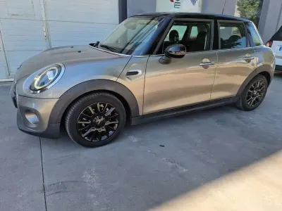 Usado Mini Cooper 136 CV (100 kW) 2019 Gris Utilitario