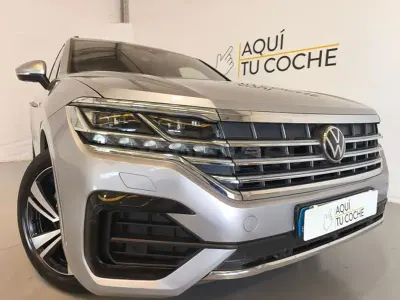 Usado VW Touareg R-line 286 CV (210 kW) 2022 Gris / plata SUV
