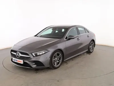 Usado Mercedes A180 AMG line 136 CV (100 kW) 2022 Gris Berlina