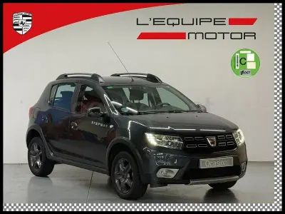Usado Dacia Sandero Essentiel 95 CV (69 kW) 2020 Gris / plata Berlina
