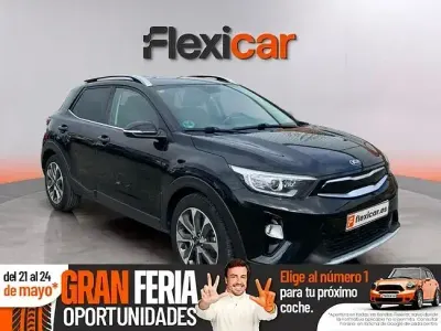 Käytetty Kia Stonic 110 HP (80 kW) 2018 Musta Katumaasturi