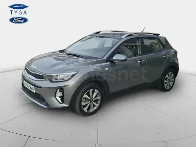 Usado Kia Stonic 84 CV (61 kW) 2023 Gris / plata SUV