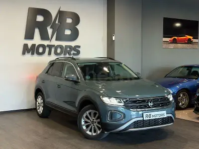 Usado VW T-Roc Life 150 CV (110 kW) 2023 Azul SUV