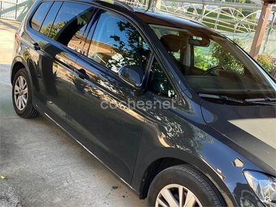 Usado VW Touran Advance 150 CV (110 kW) 2021 Gris / plata Monovolumen
