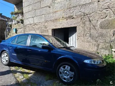 Usado Renault Laguna II Authentique 100 CV (73 kW) 2003 Azul Berlina