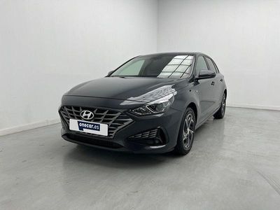 Usado Hyundai i30 120 CV (88 kW) 2021 Gris Berlina