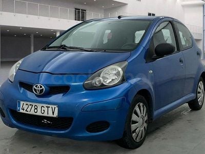 Usado Toyota Aygo Live 68 CV (50 kW) 2011 Azul Utilitario