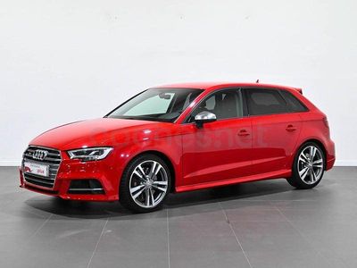 Käytetty Audi A3 Comfort 310 HP (228 kW) 2017 Punainen Sedan