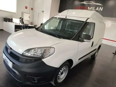 Usado Fiat Doblò 106 CV (77 kW) 2019 Blanco Monovolumen