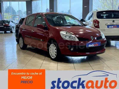 Usado Renault Clio II 75 CV (55 kW) 2009 Rojo Berlina