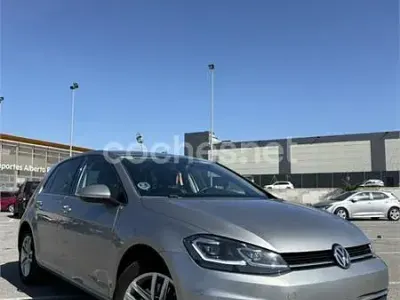 Usado VW Golf VII Advance 125 CV (91 kW) 2018 Gris / plata Berlina