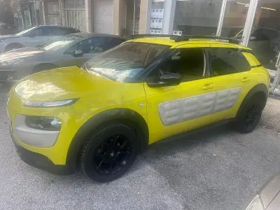 Usado Citroën C4 Cactus Shine Edition 100 CV (73 kW) 2015 Amarillo Utilitario