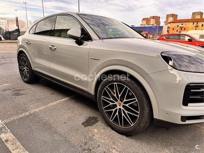 Gris / plata Usado 2024 Porsche Cayenne Coupe Coupe | 112.000 €