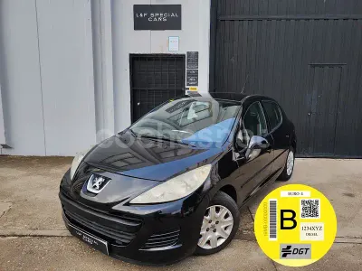 Usado Peugeot 207 70 CV (51 kW) 2010 Negro Berlina
