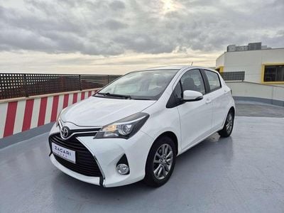 Usado Toyota Yaris Active 99 CV (72 kW) 2015 Blanco Utilitario
