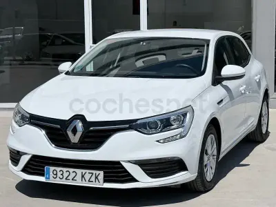 Usado Renault Mégane IV LIMITED 95 CV (69 kW) 2019 Blanco Berlina