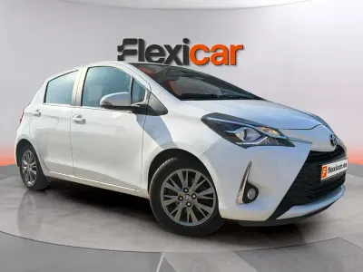 Usado Toyota Yaris Active 69 CV (50 kW) 2019 Blanco Berlina