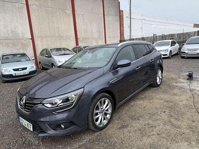 Usado Renault Mégane GrandTour Zen 116 CV (85 kW) 2018 Gris Familiar