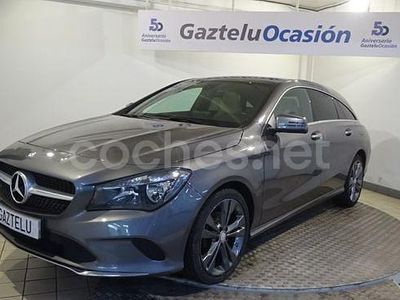 Gris / plata Usado 2017 Mercedes CLA200 Shooting Brake Familiar | 19.900 € (Un poco caro)