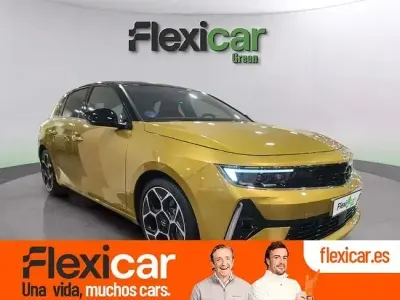 Usado Opel Astra GS Line 181 CV (133 kW) 2022 Amarillo Utilitario