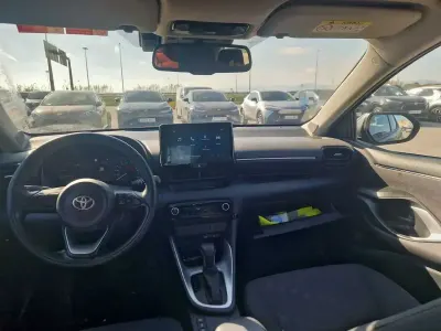 Usado Toyota Yaris Hybrid Active 116 HP (85 kW) 2025 Preto Sedan