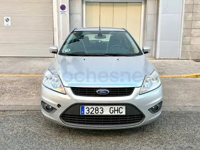 Usado Ford Focus Titanium 115 CV (84 kW) 2009 Gris / plata Berlina