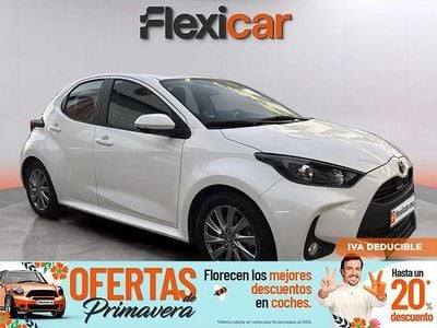 Usado Toyota Yaris Hybrid Active 116 CV (85 kW) 2023 Blanco Berlina