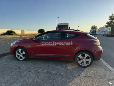 Usado Renault Mégane III Expression 105 CV (77 kW) 2009 Rojo Berlina
