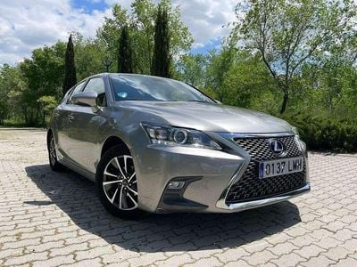 Lexus CT200h