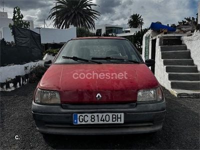 Usado Renault Clio 60 CV (44 kW) 1995 Rojo Berlina