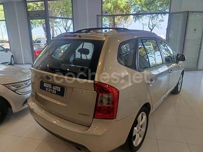 Marrón Usado 2007 Kia Carens Monovolumen | 4600 € (Un poco caro)