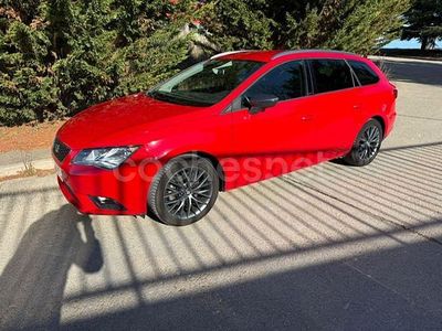 Usado Seat Leon Style 115 CV (84 kW) 2016 Rojo Familiar