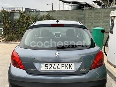 Usado Peugeot 207 70 CV (51 kW) 2007 Gris / plata Berlina