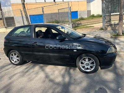 Usado Seat Ibiza Stella 100 CV (73 kW) 2002 Negro Utilitario