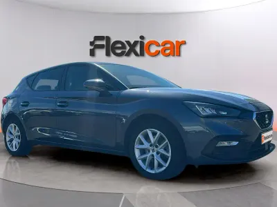 Usado Seat Leon Style 116 CV (85 kW) 2020 Gris Berlina