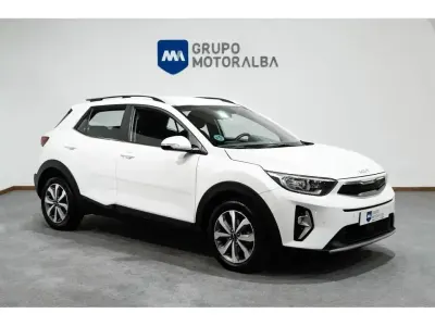 Usado Kia Stonic 84 CV (61 kW) 2023 Blanco SUV