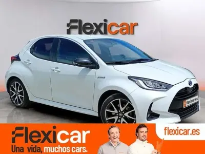 Usado Toyota Yaris Hybrid Style 116 CV (85 kW) 2021 Blanco Utilitario