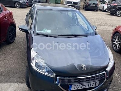 Usado Peugeot 208 Access 82 CV (60 kW) 2014 Negro Utilitario