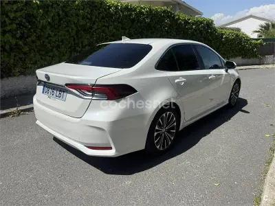 Usado Toyota Corolla Active 122 CV (89 kW) 2019 Blanco Berlina
