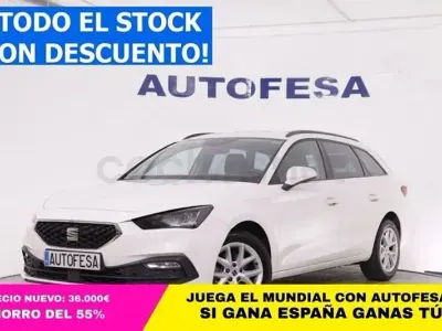 Usado Seat Leon Style 110 CV (80 kW) 2021 Blanco Familiar
