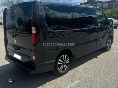 Usado Renault Trafic 150 CV (110 kW) 2023 Gris / plata Monovolumen