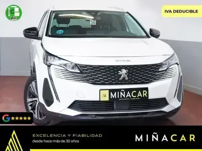 Usado Peugeot 5008 Allure 130 CV (95 kW) 2022 Blanco SUV
