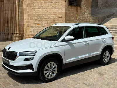 Usado Skoda Karoq Ambition 150 CV (110 kW) 2022 Blanco SUV