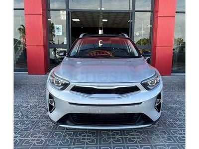 Usado Kia Stonic 84 CV (61 kW) 2023 Gris / plata SUV