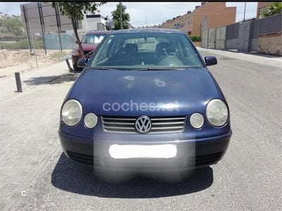 Usado VW Polo Trendline 64 CV (47 kW) 2003 Azul Berlina