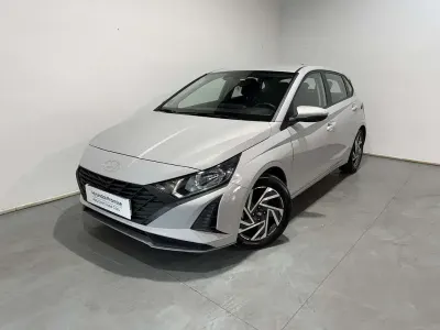 Usado Hyundai i20 84 CV (61 kW) 2024 Gris Utilitario