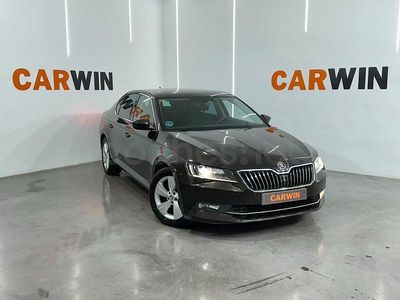 Usado Skoda Superb Ambition 120 CV (88 kW) 2017 Granate Berlina