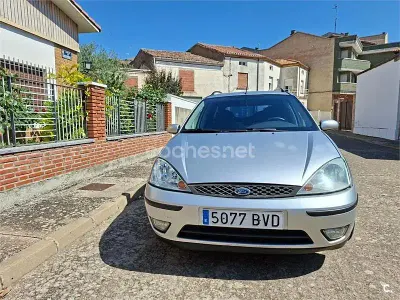 Usado Ford Focus Ambiente 90 CV (66 kW) 2002 Gris / plata Familiar